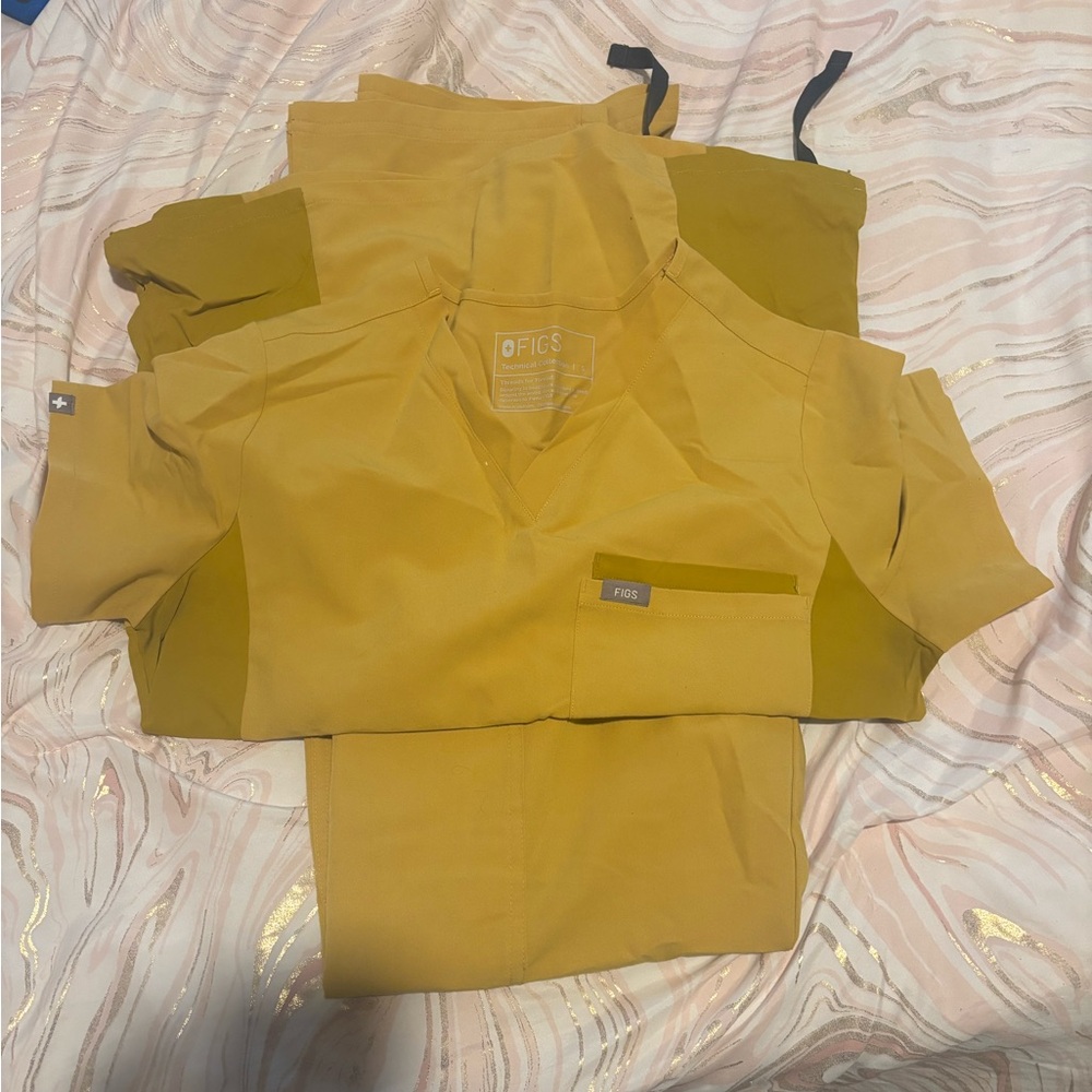 Figs Mustard Yellow Scrub Set
